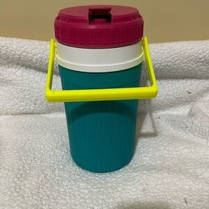 Vintage igloo 1/2 gallon water Jug cooler